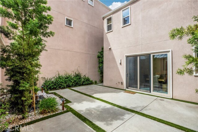 Building Photo - 783 Benchmark