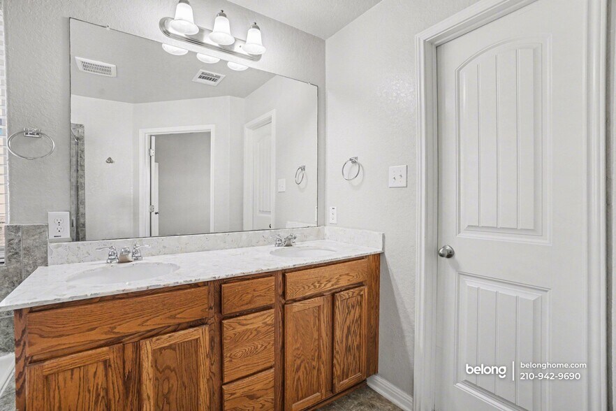 Building Photo - 11311 Silver Rose