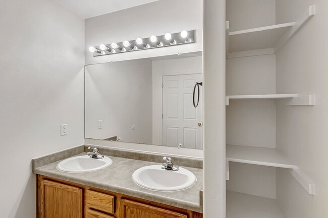 Building Photo - Charming 3-Bedroom Home in a Prime Location