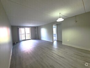 Building Photo - 1 S Point Dr