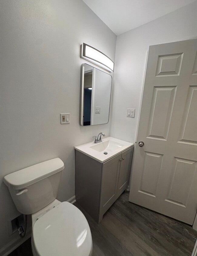 Building Photo - Duplex - 2117