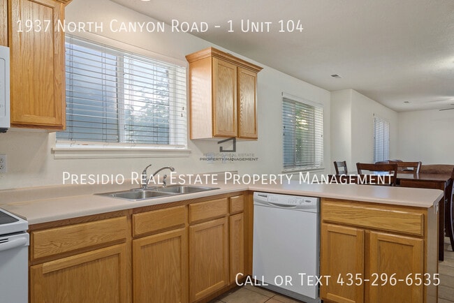 Building Photo - 1937 N Canyon Rd