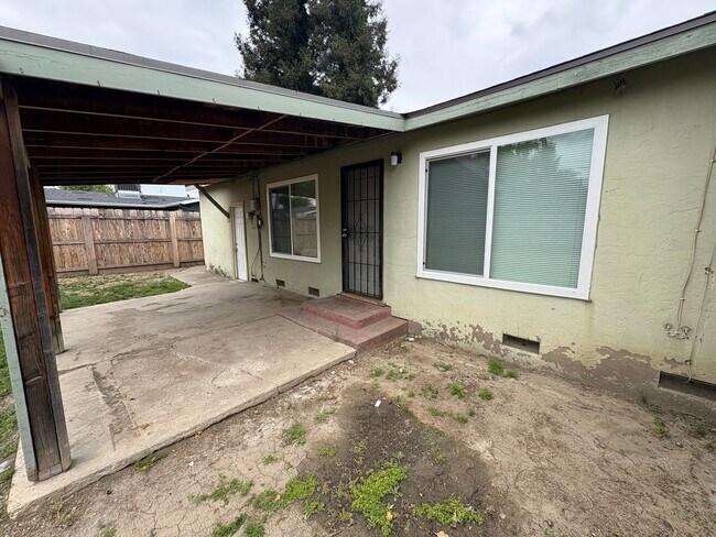 Building Photo - Charming Home for Rent Available Now!