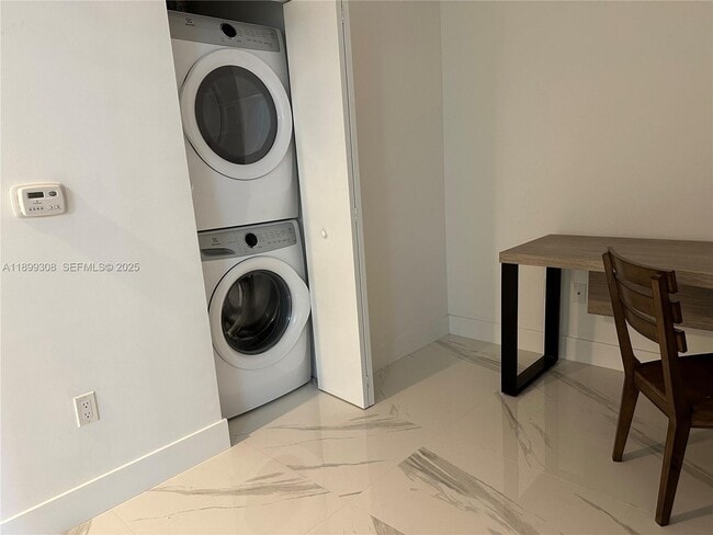 Building Photo - 16385 Biscayne Blvd