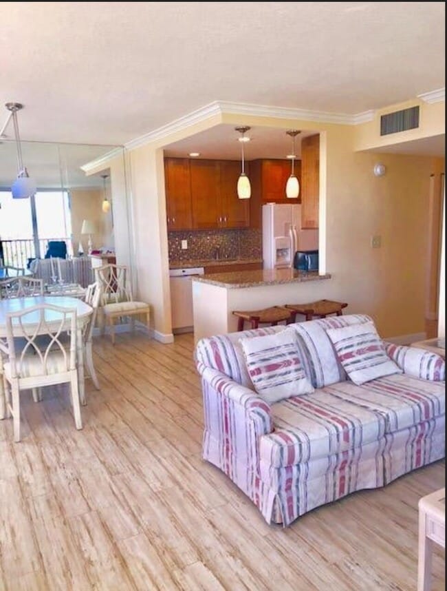 Building Photo - 2121 N Ocean Blvd