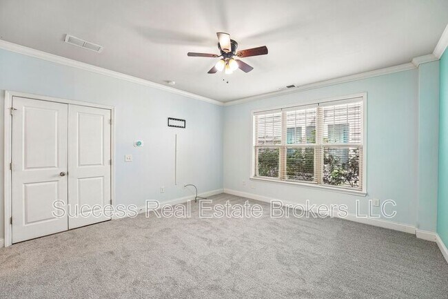 Building Photo - 1231 Ridenour Ln