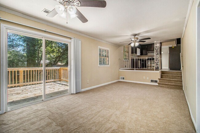 Building Photo - 4 Bedroom 2.5 Bath House