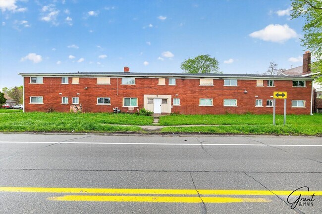 Building Photo - $995 - $1200 - Spacious 1 bedroom Apartments