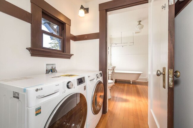 Building Photo - Spacious Home w/ Old World Charm, Steps to...