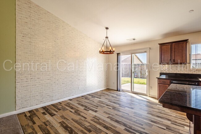 Building Photo - 3 Bedroom/2 Bath Home in Tyner Ranch - $22...