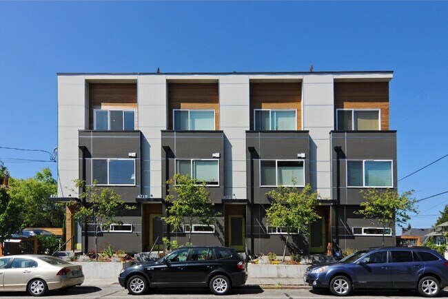 Building Photo - 4717 Phinney Avenue North