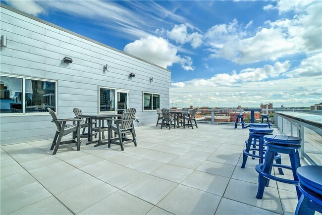 Building Photo - 1 NE 2nd St