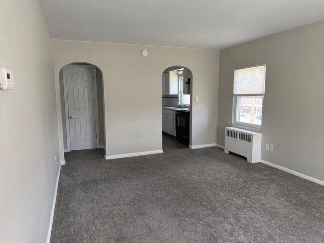 Building Photo - 325 E Englewood Ave