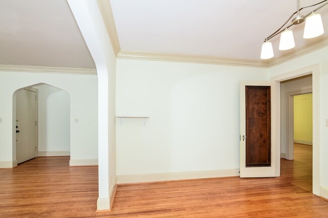 Building Photo - 969 St Clair Ave