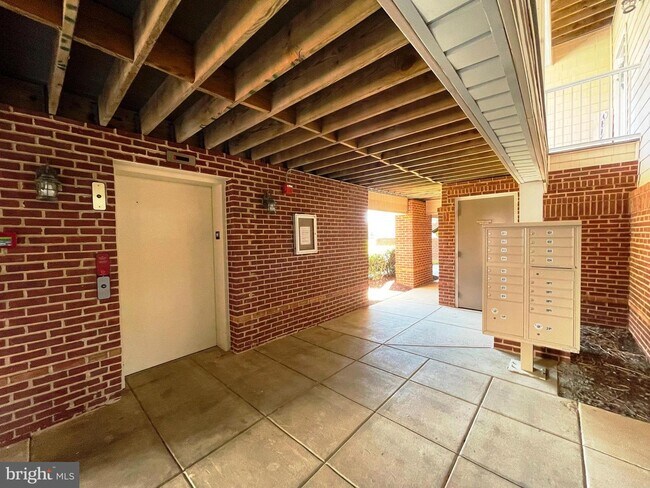 Building Photo - 634 Oyster Bay Pl