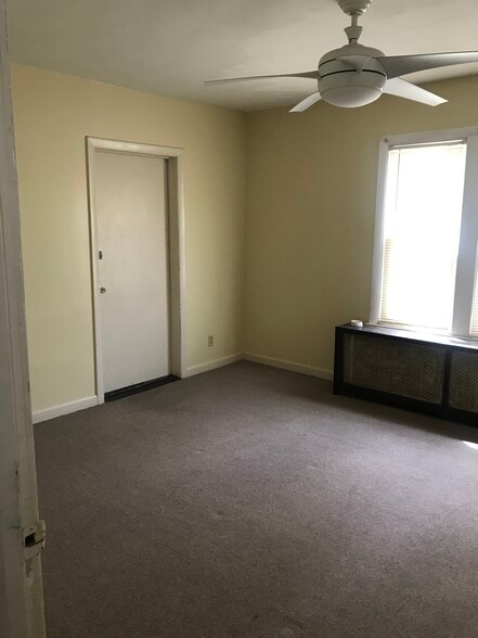 Primary Photo - 62 Heath St