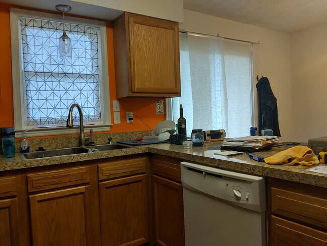 Building Photo - Spacious 2bd/2ba in Williamsburg
