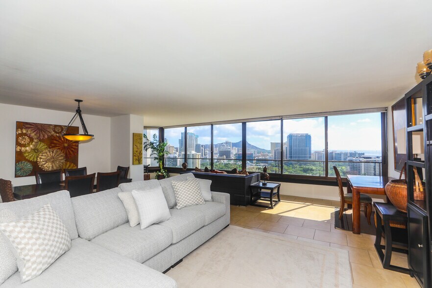 Building Photo - 1910 Ala Moana Blvd