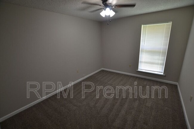 Building Photo - 2214 Alice St