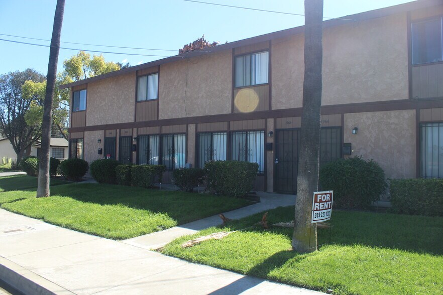 Building Photo - 1960 W Linden St