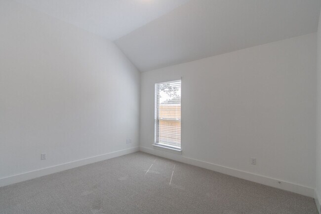 Building Photo - 1408 Plum Tree Way