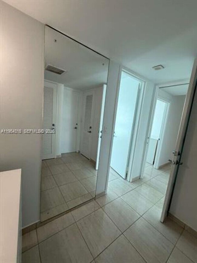 Building Photo - 5055 Collins Ave