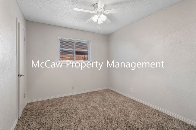 Building Photo - 709 Sequoia Dr