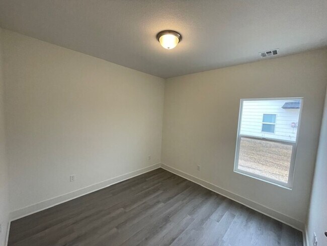 Building Photo - 5203/05 Chase Cir