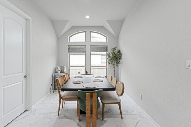 Building Photo - 119 Fortuna Ct