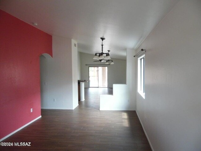 Building Photo - 7325 E Weeping Willow Dr