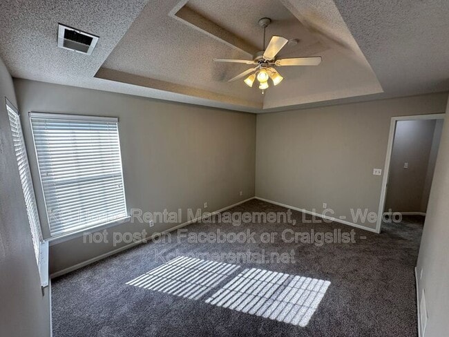 Building Photo - 8042 N Elmwood Ave