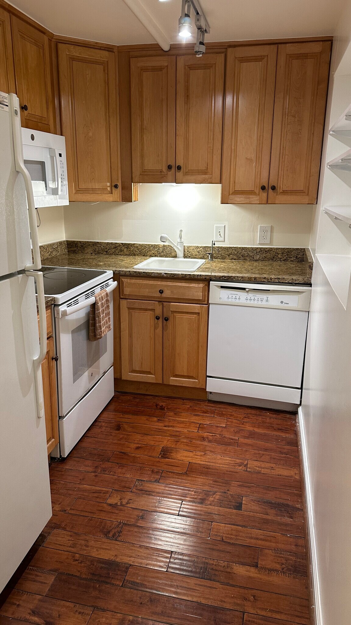 Building Photo - 1320 21st St NW