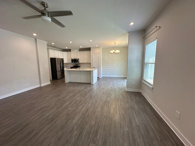 Building Photo - 145 Beacon Dr