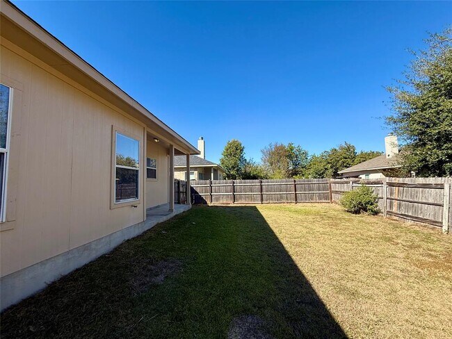 Building Photo - 702 Estancia Way