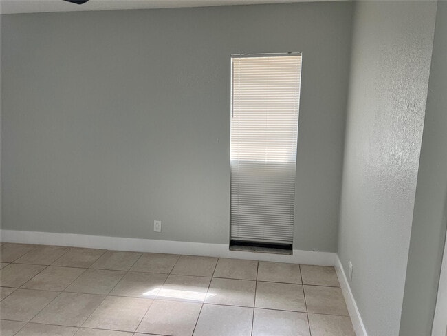 Building Photo - 500 NE 34th St