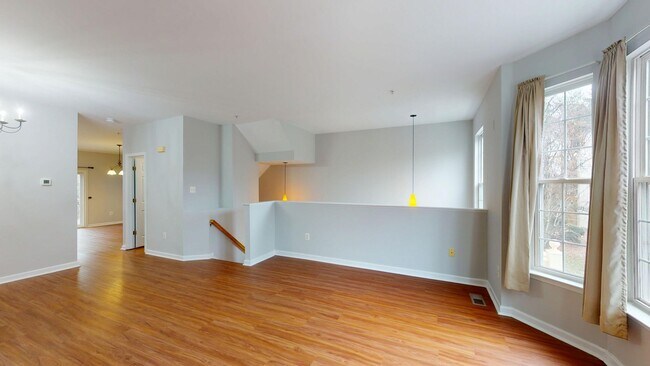 Building Photo - Updated Three Bedroom Home W/Full Sized Kitchen, Parking, Back Deck, & 2,640 Square Feet!