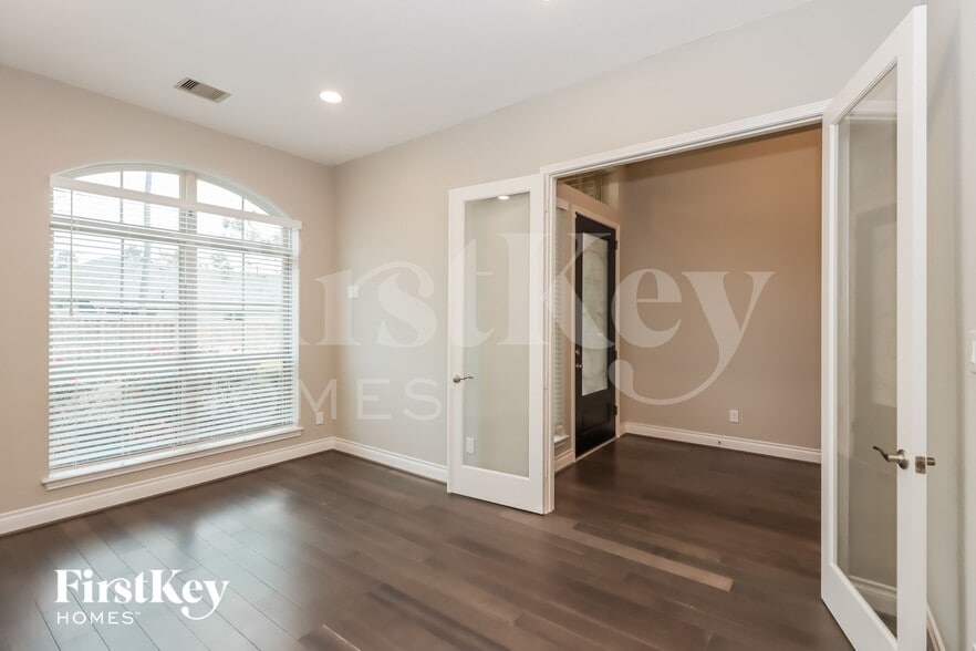 Building Photo - 8100 Tyrell Hgts Rd