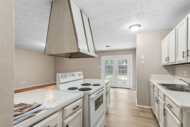 Building Photo - 17622 Autumn Hills Dr