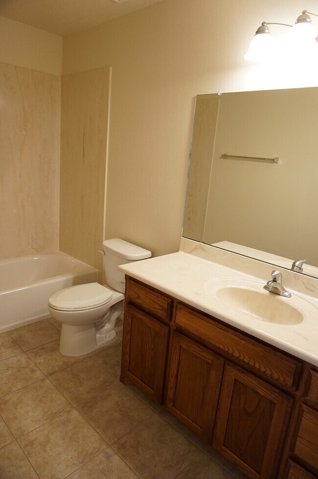 Building Photo - Amazing 3 Bedroom! Great location! Across ...