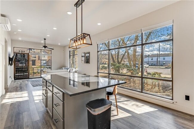 Building Photo - 1723 N Chestnut Ave