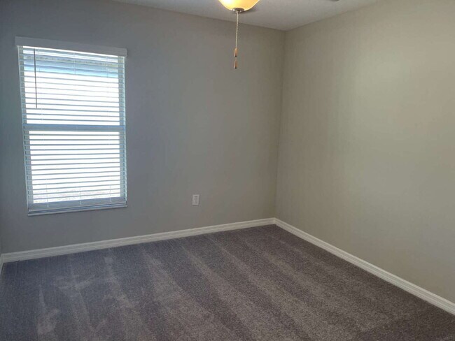 Building Photo - "Spacious 4-Bed Oasis with 2.5 Baths on Ra...