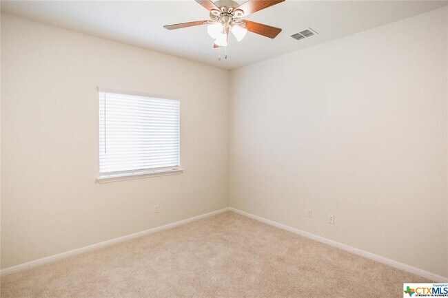 Building Photo - 242 Mossycup Dr