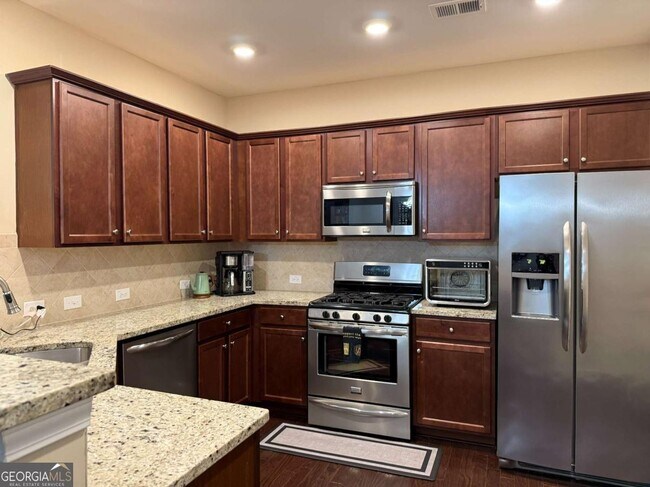 Building Photo - 1055 Hampton Oaks Dr