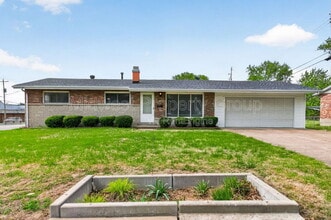 Building Photo - 1810 Swallow Ln