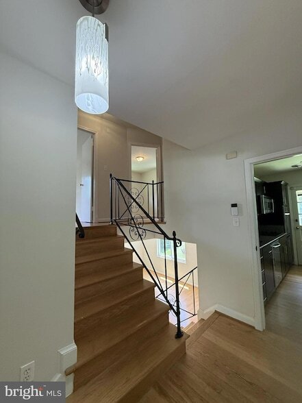 Building Photo - 9209 E Parkhill Dr