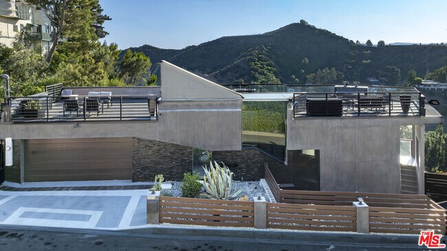 Building Photo - 2271 Gloaming Way