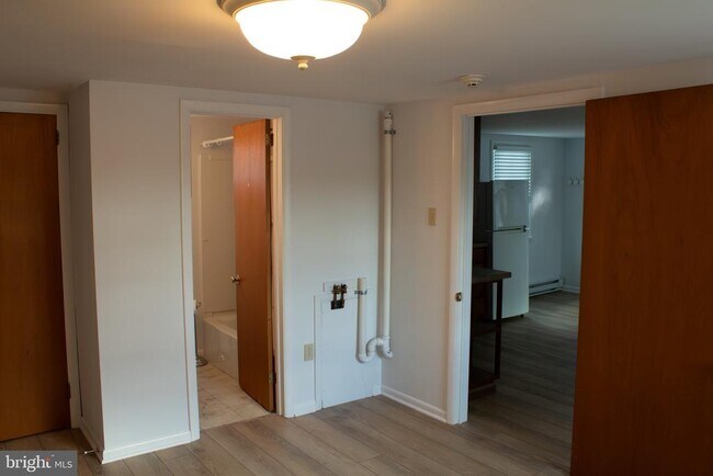 Building Photo - 450 E Butler Ave