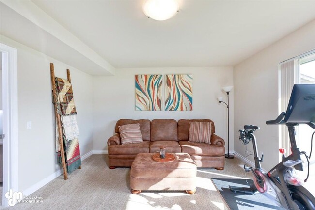 Building Photo - Gorgeous 4 Bedroom Home in West Park!