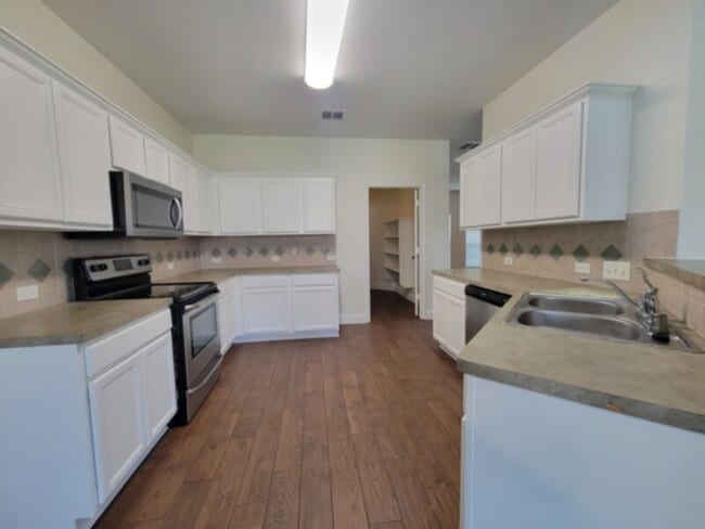 Building Photo - TRAVIS RANCH - 4 BEDROOM IN FORNEY