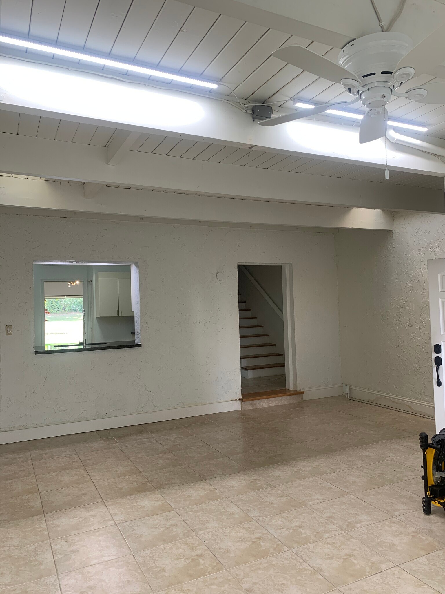 Building Photo - 9014 SW 62nd Ter